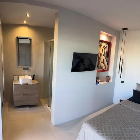 2 Bedrooms 2 Baths 2 Wcs Terrasse Juan Les Pins * Antibes