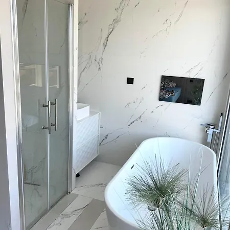 Appartement 2 Bedrooms 2 Baths 2 Wcs Terrasse Juan Les Pins