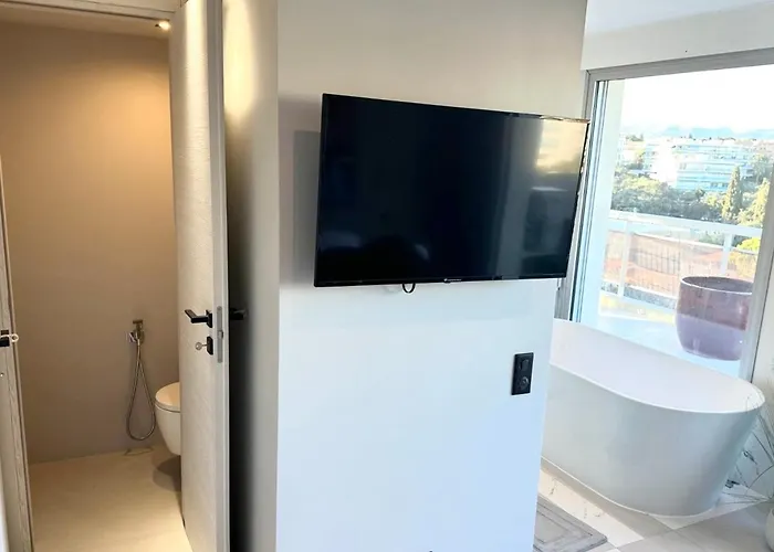 2 Bedrooms 2 Baths 2 Wcs Terrasse Juan Les Pins * Antibes